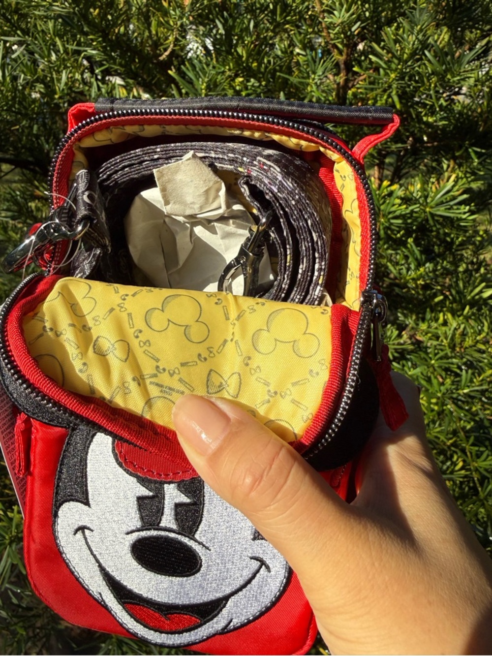 Disney Lug Minnie Mouse Crossbody/Convertible Bag 🆕 Disney Parks - Picture 6 of 7